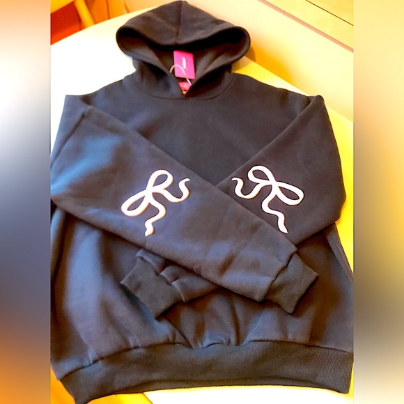 Edikted Tops - NWT Edikted Women’s Grey Hoodie Size Medium